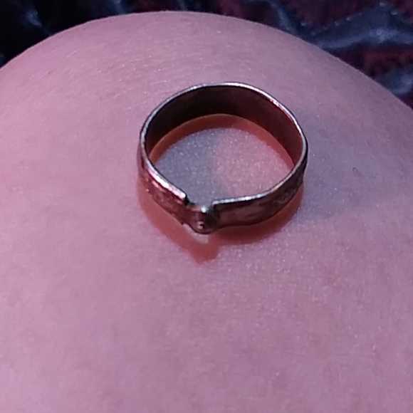 Silver ring - Picture 2 of 2